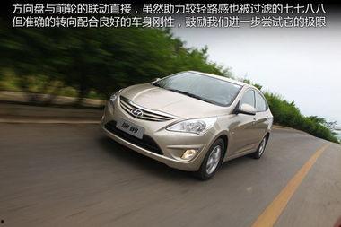 北京现代瑞纳试驾视频,操控与舒适并重的家用小车