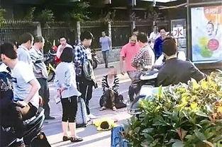 黄潇潇踩女儿视频,家庭教育引发社会关注